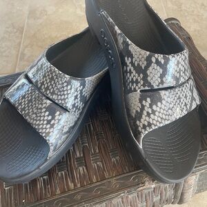 Chic Snakeskin Slide Sandals